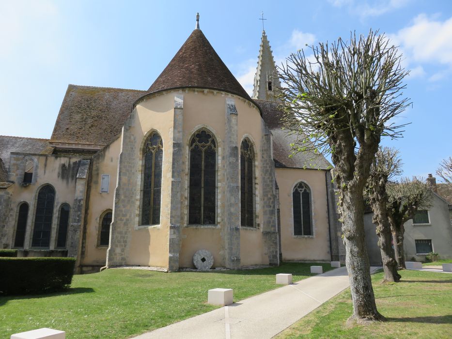 Eglise abbatiale Saint-Pierre : Chevet, vue générale