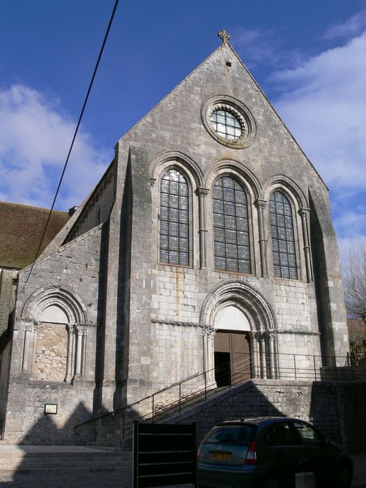 Eglise abbatiale Saint-Pierre : Façade occidentale, vue générale