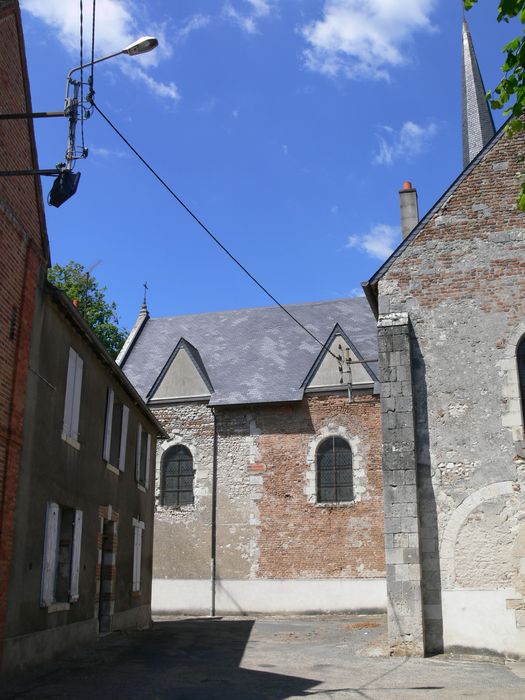 Eglise Saint-Aubin : Flanc sud, vue partielle