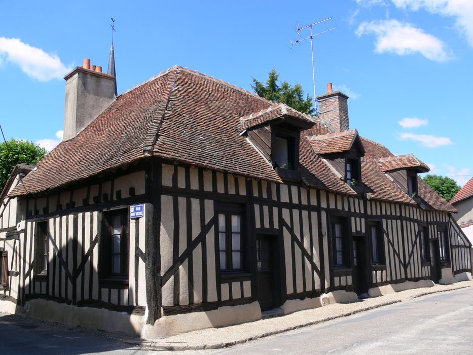 Groupe d'habitations en pans de bois : Façades sur rue, vue générale