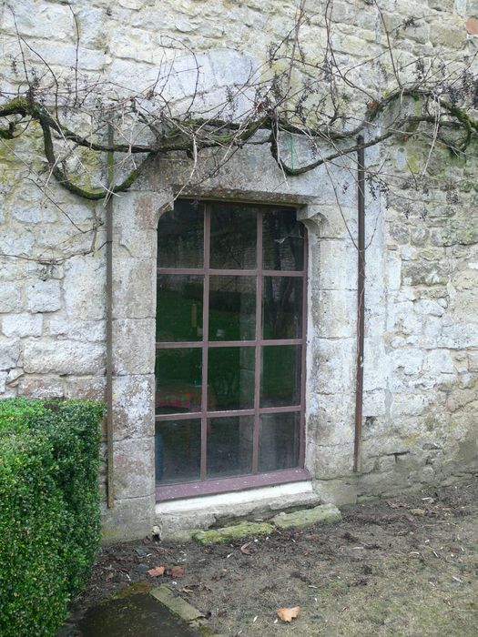 Ancienne abbaye de Notre-Dame de la Cour-Dieu : Détail d’une baie