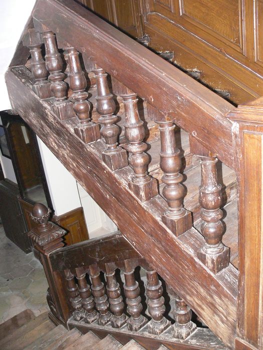 Ancienne abbaye de Notre-Dame de la Cour-Dieu : Escalier, vue partielle