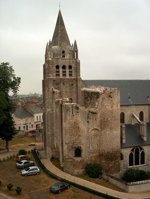 Eglise Saint-Liphard : clocher, donjon, vue générale