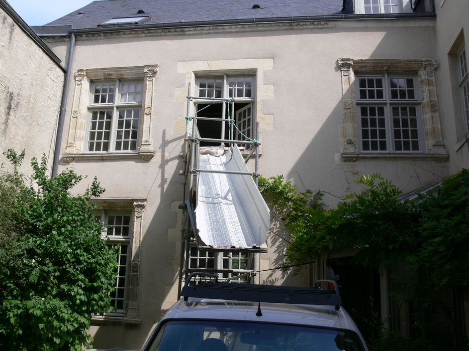 Ancienne maison canoniale : Façade sur cour, vue partielle