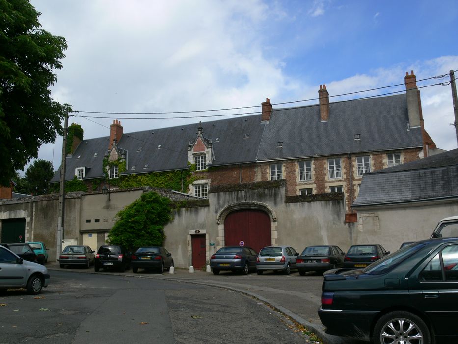 "Hôtel dit " du Roi " : Ensemble de l’hôtel depuis la rue, vue générale""