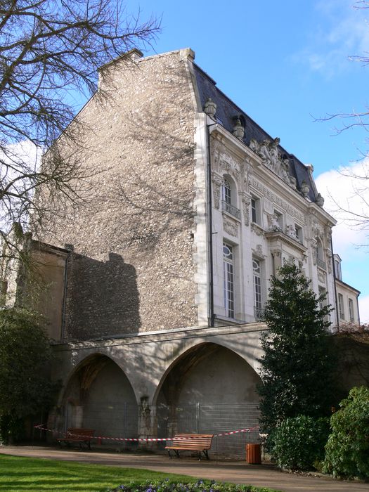 Hôtel de Caisse d'Epargne : Façade nord, et pignon est, vue générale