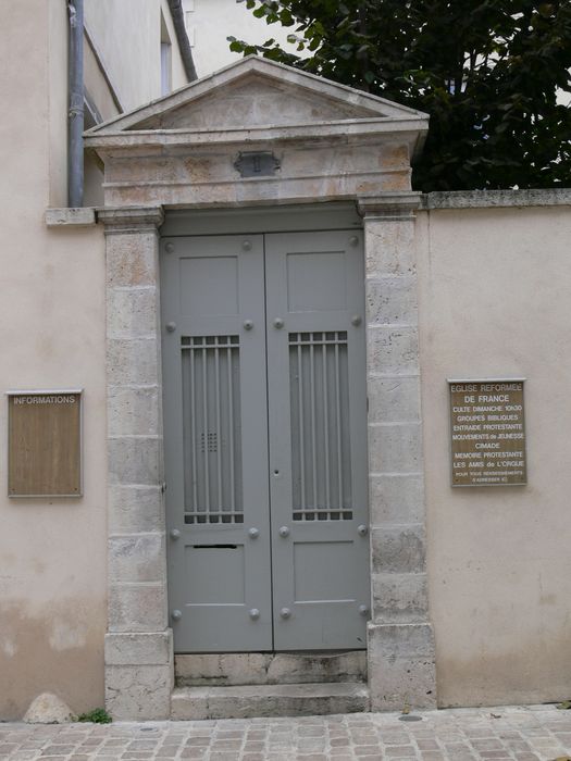 Temple de l'Eglise réformée, porte d’accès