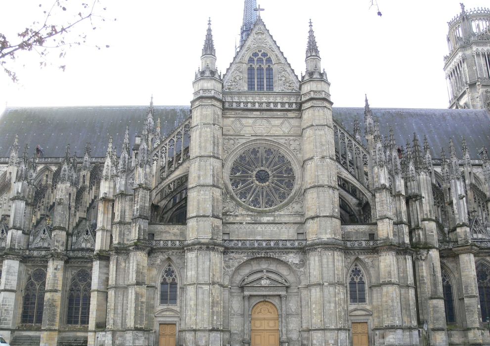 Cathédrale Sainte-Croix : Ensemble nord, vue partielle