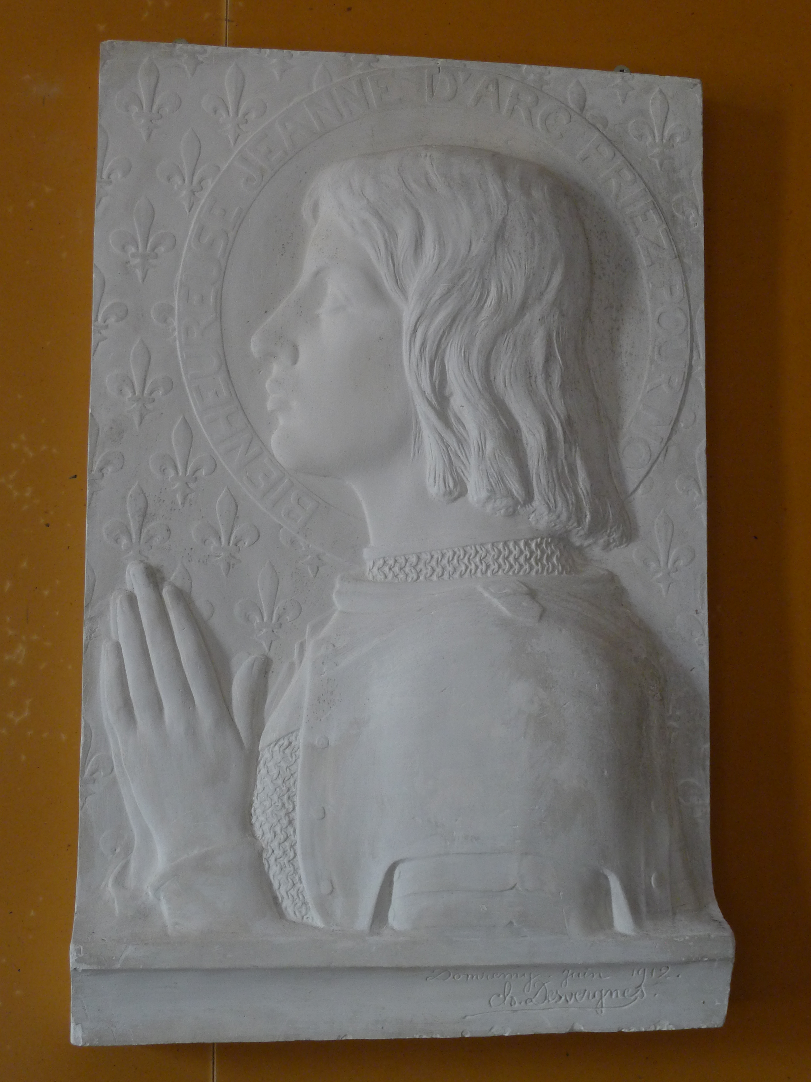 plaquette : « Sainte Jeanne d'Arc priez pour nous »