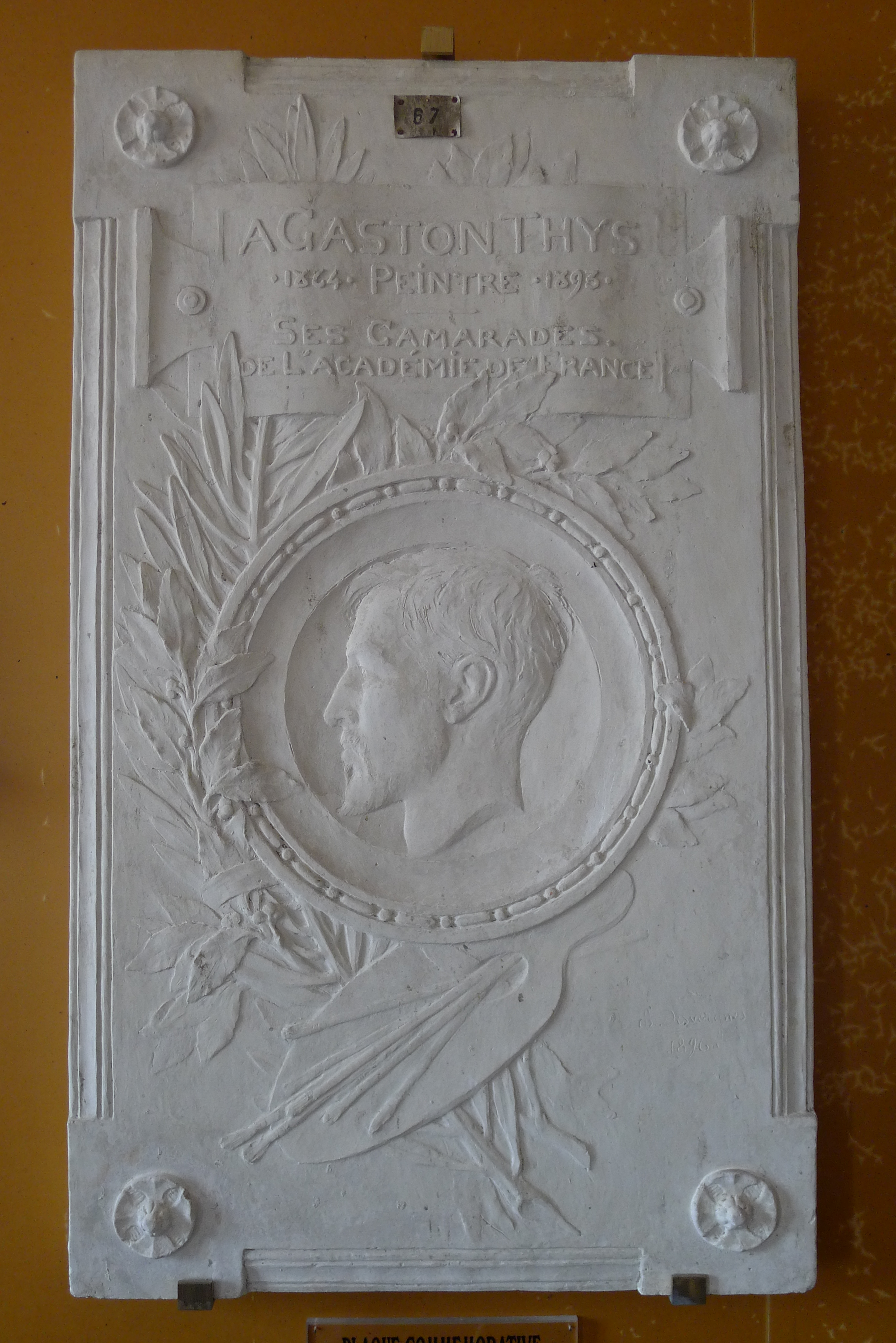 modèle de la plaque commémorative à la mémoire du peintre Gaston Thys, église Saint-Louis-des-Français