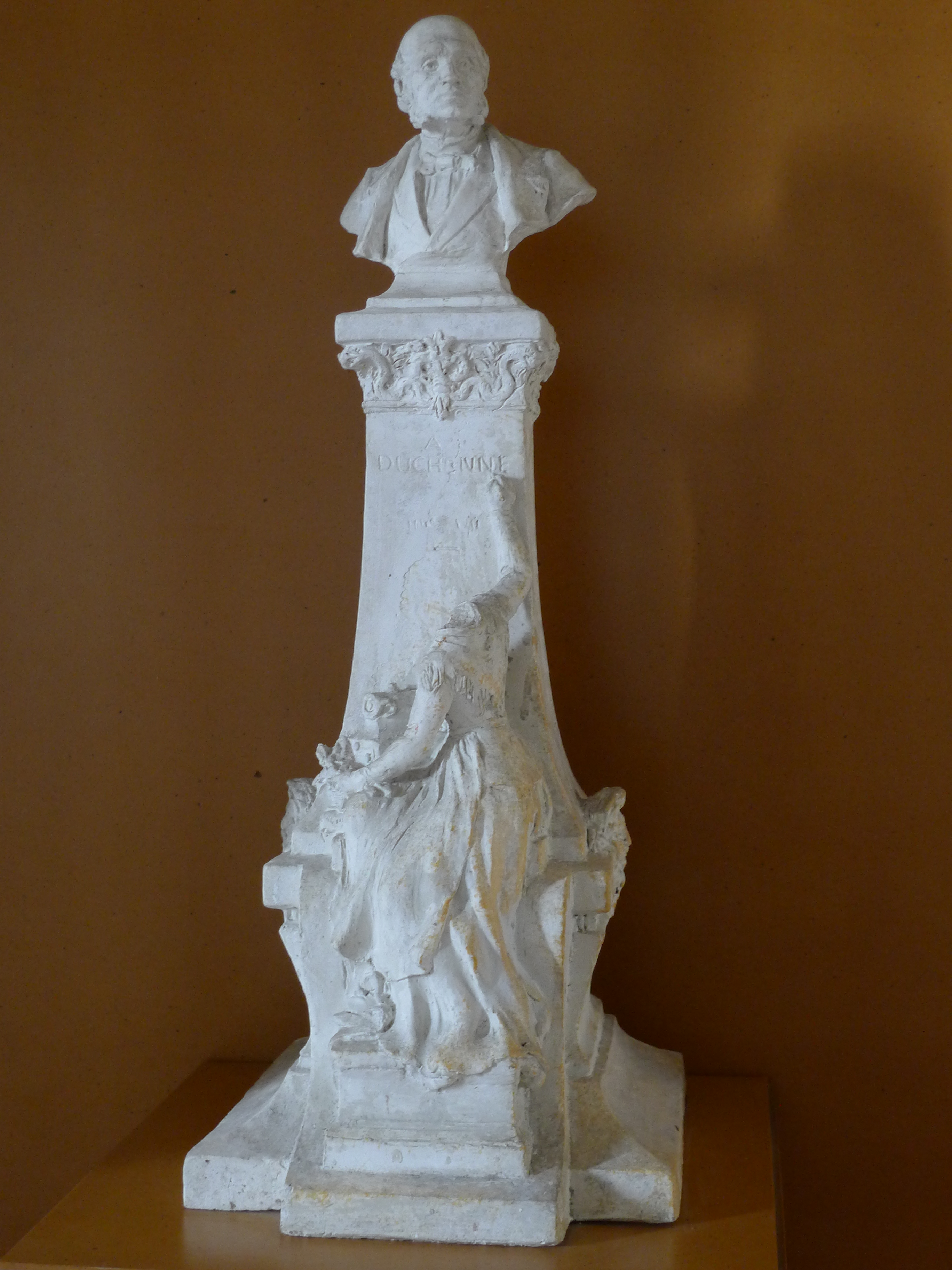 maquette au 1/10e d'exécution du monument élevé à la mémoire du docteur Guillaume Duchenne, dit Duchenne de Boulogne, à Boulogne-sur-Mer (Pas-de-Calais)