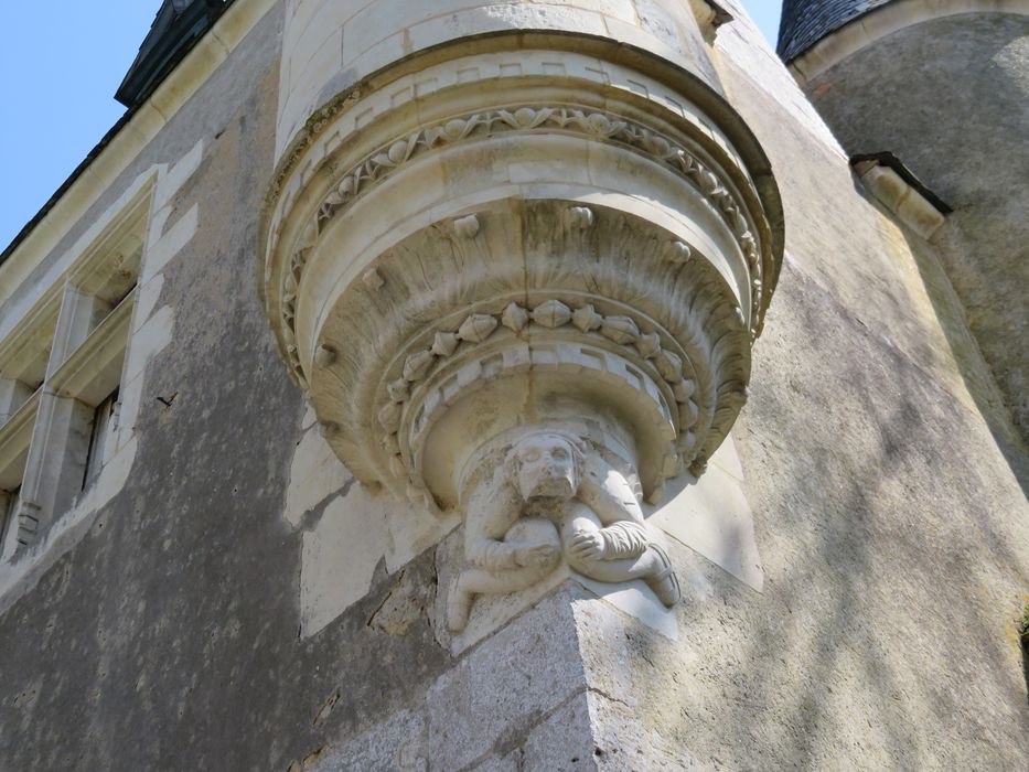 Château de la Verrerie, détail d'une tourelle d'angle