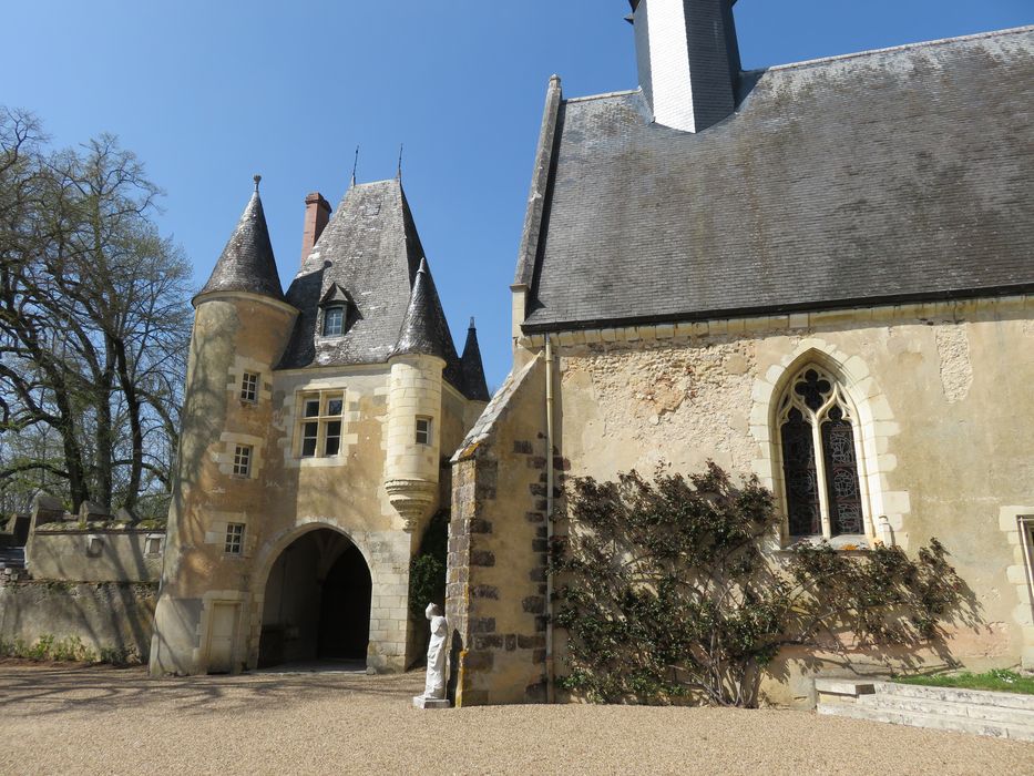 Château de la Verrerie : Porterie, façade sud, vue générale