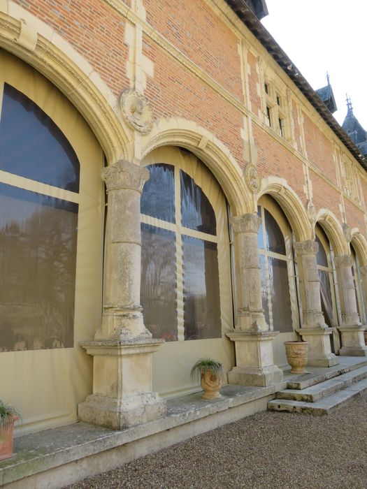 Château de la Verrerie : Aile sud, façade nord, vue partielle