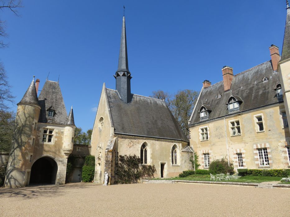 Château de la Verrerie : Cour intérieure, ensemble sud-ouest, vue partielle