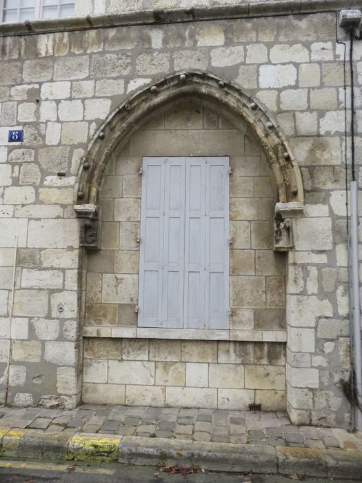 Maison dite l'Hôtel de la Lanterne : Baie du rez-de-chaussée, vue générale