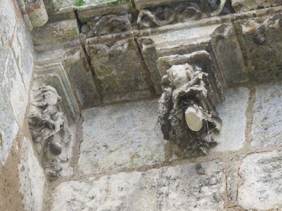 Ancienne chapelle dite Notre-Dame du Champdé : Façade occidentale, détail