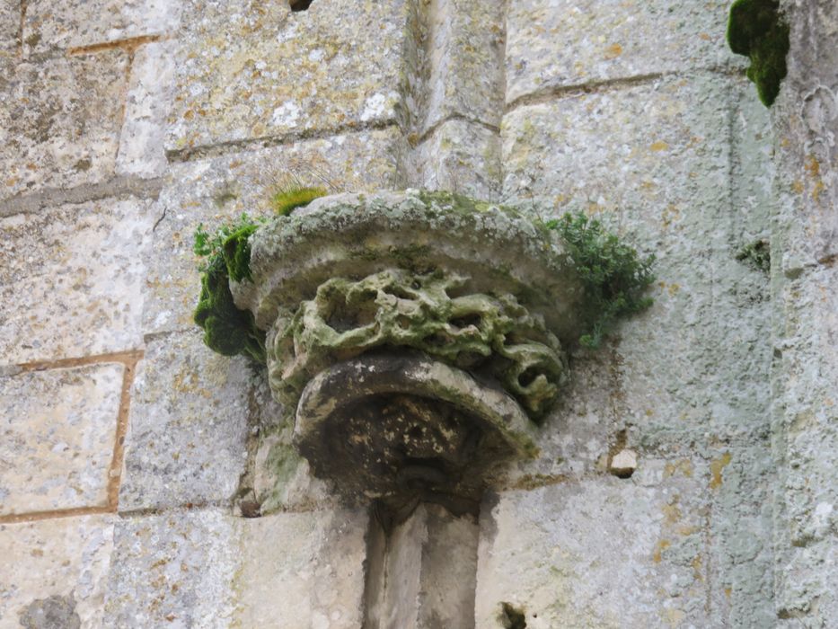 Ancienne chapelle dite Notre-Dame du Champdé : Façade occidentale, détail