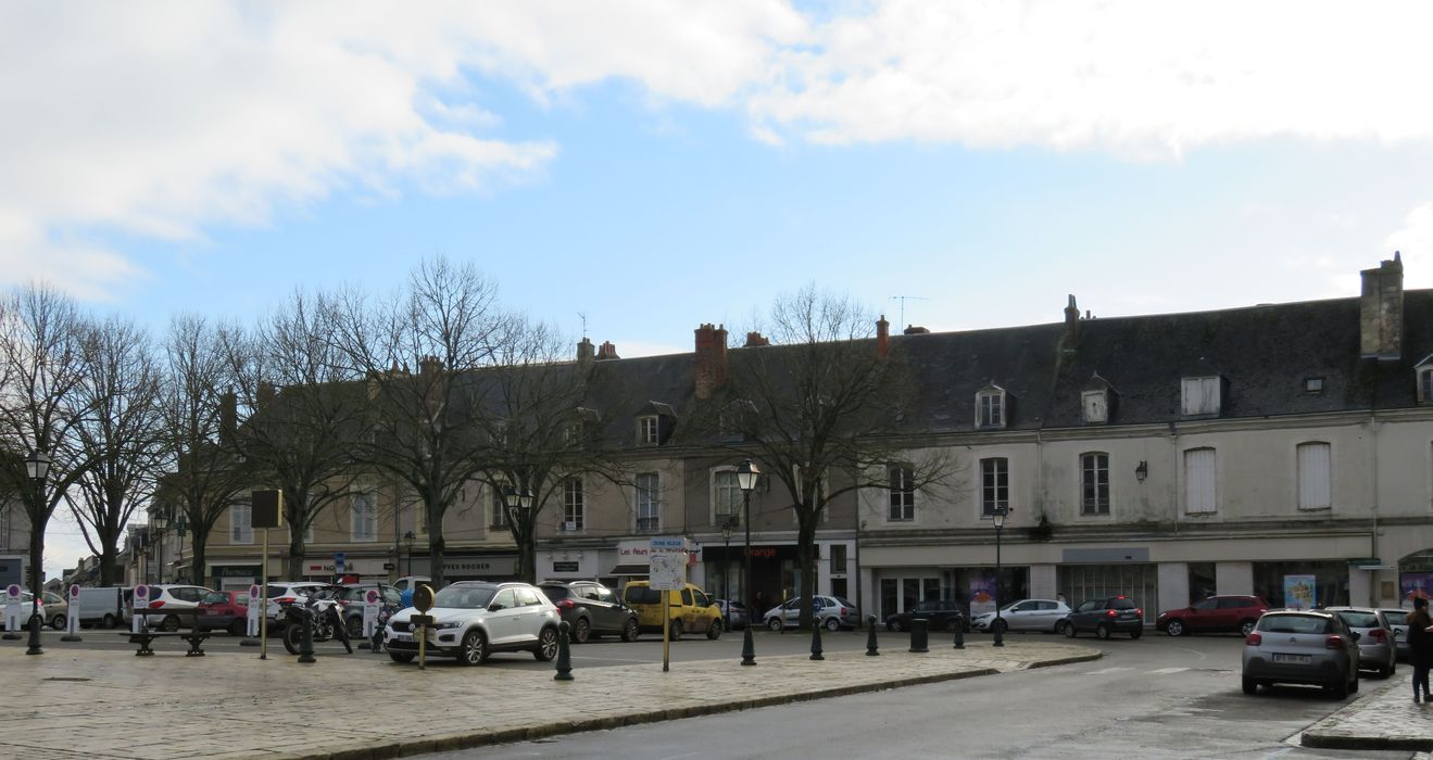 Immeubles : Ensemble des façades nord sur la place, vue générale