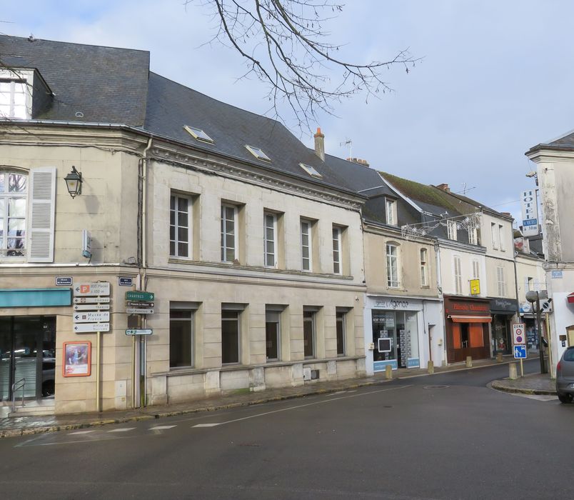 Immeuble : Façade sud-est, vue générale