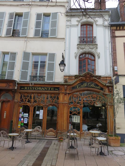 Devanture de l'ancienne librairie Broult-Dividis, vue générale