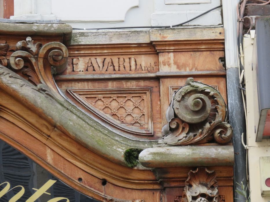 Devanture de l'ancienne librairie Broult-Dividis, détail