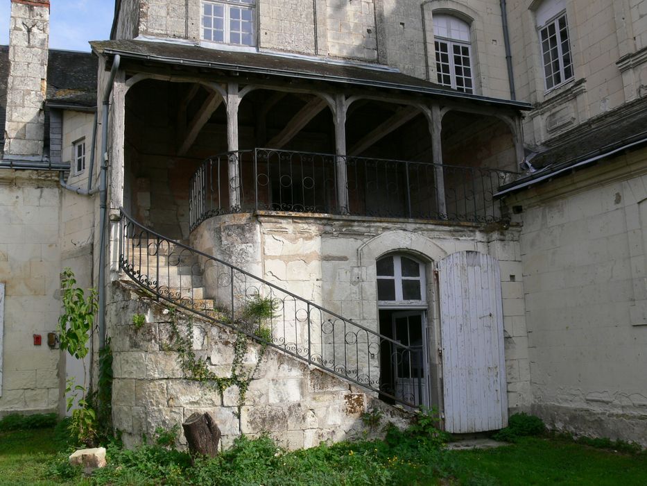 Ancienne abbaye de la Trinité : Détail d'un des bâtiments