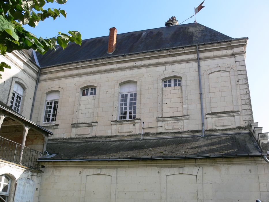 Ancienne abbaye de la Trinité : Détail d'une des cheminées