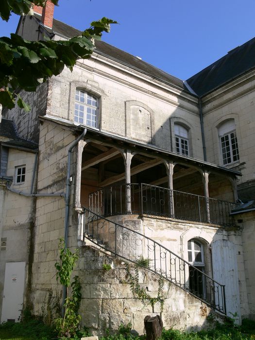 Ancienne abbaye de la Trinité : Vue partielle des bâtiments