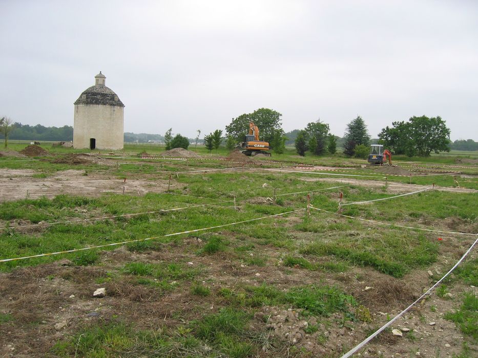 Château de Razilly : Pigeonnier, vue générale