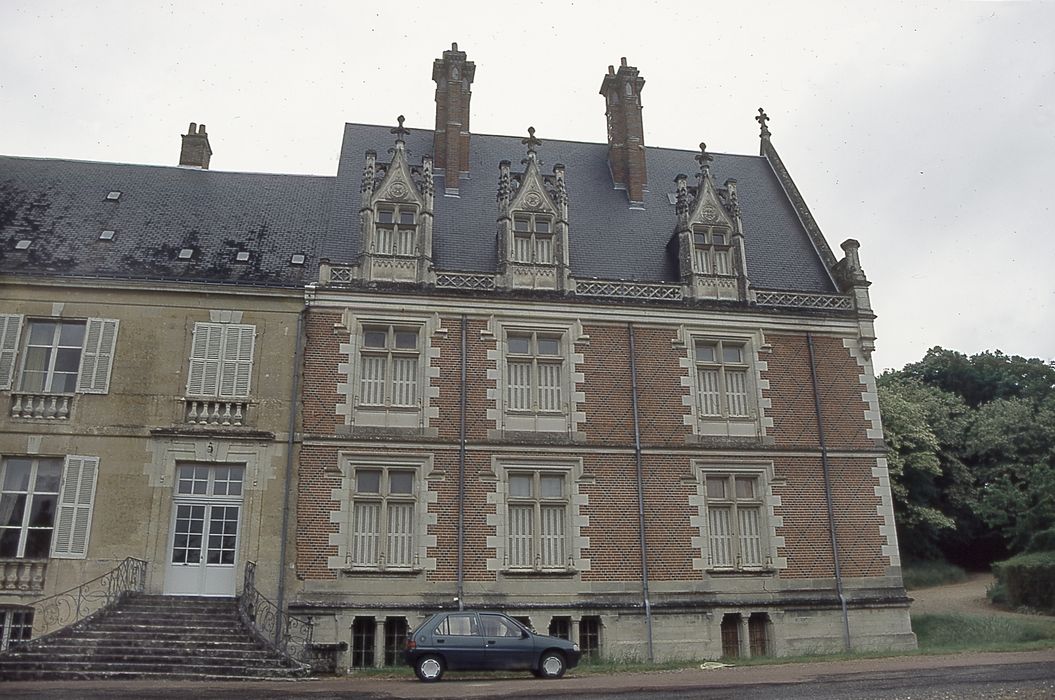 Château de Beaumont : Ensemble ouest, vue partielle