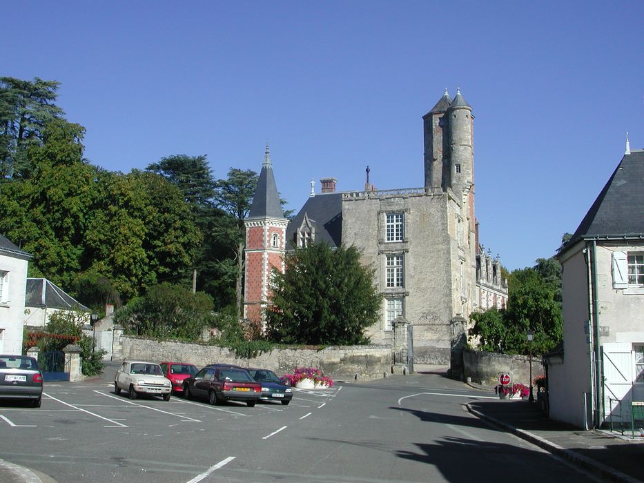 Château de Beaumont : Portail d'accès sud, vue générale