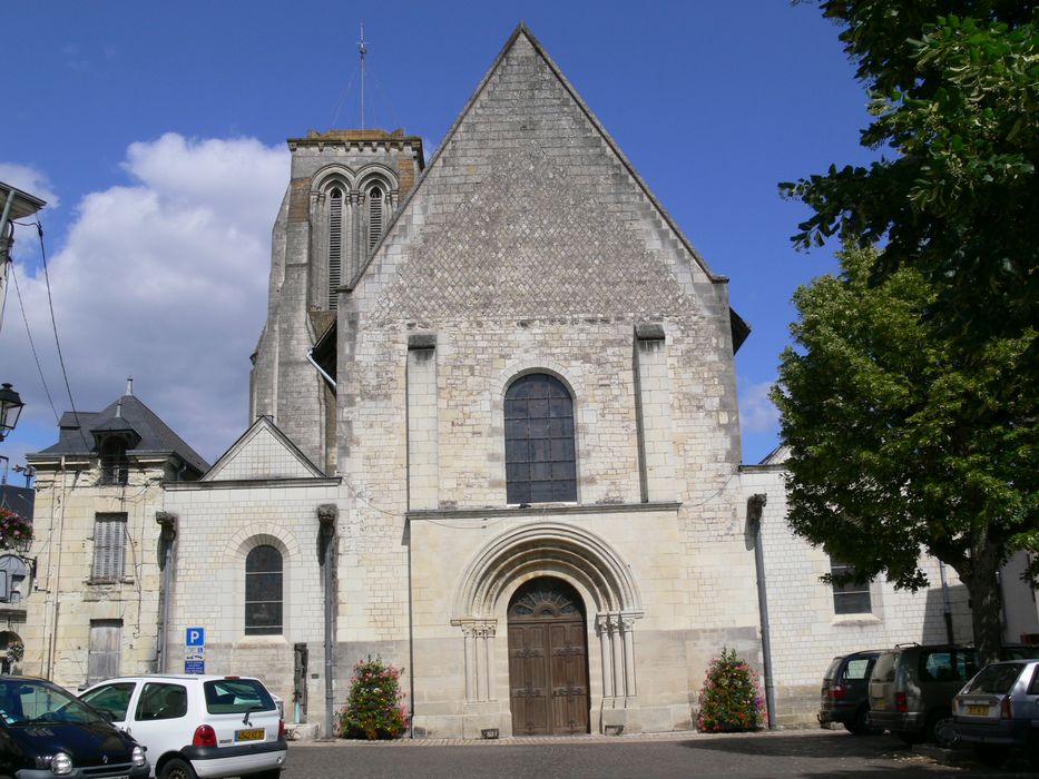 Eglise Saint-Germain : Façade occidentale, vue générale