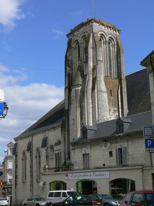 Eglise Saint-Germain : Façade latérale sud, vue partielle