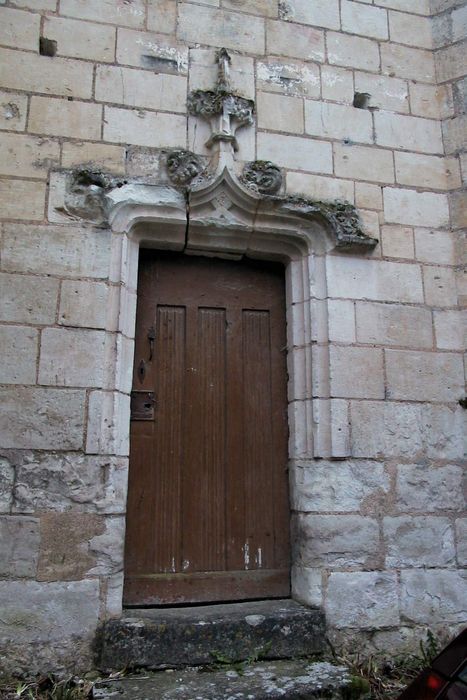 Eglise paroissiale Saint-Laurent : Porte d'accès secondaire, vue générale