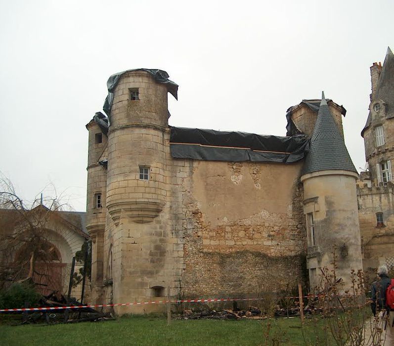 Château : Châtelet d'entrée, façade est, vue générale