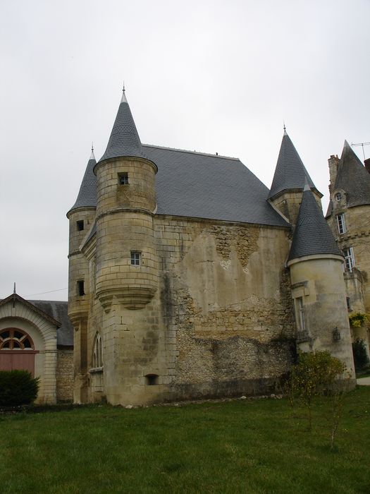 Château : Châtelet d'entrée, façade est, vue générale