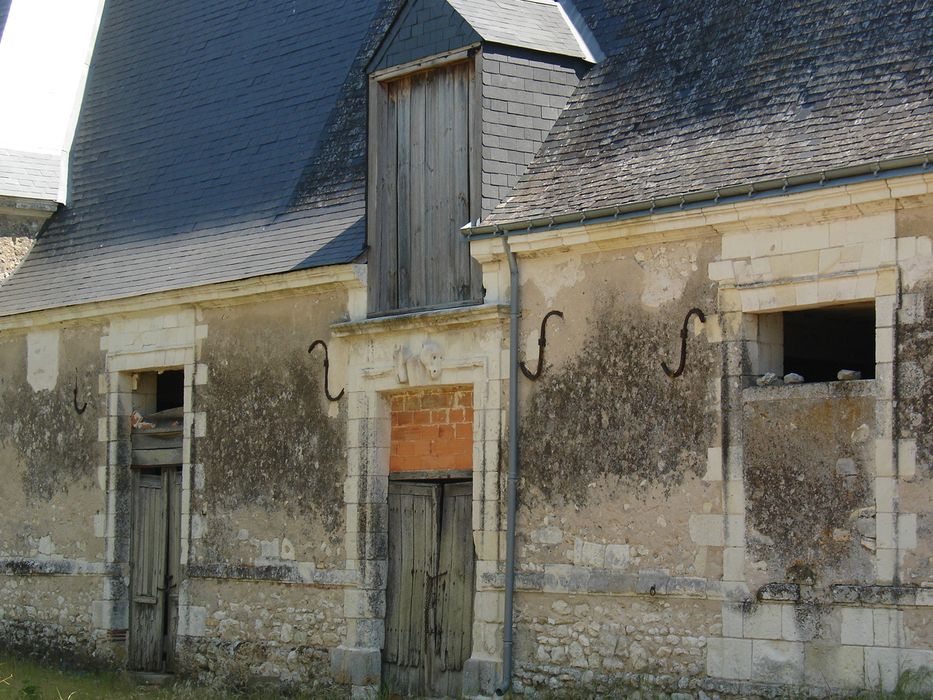 Manoir du Mesnil : Façade ouest, vue partielle