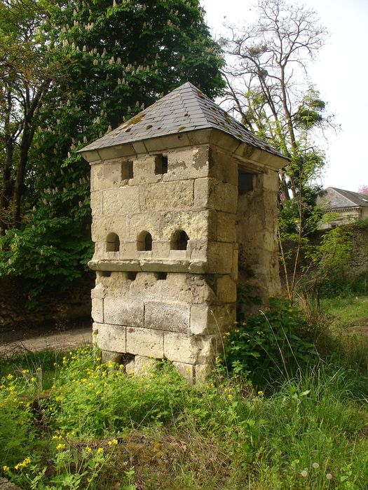 Château de la Farinière : Pigeonnier, vue générale