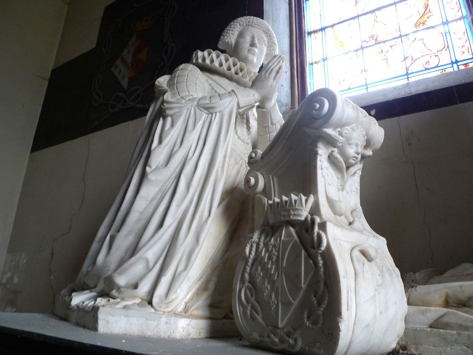 statue (statue funéraire) :  Louise de Sapvenières