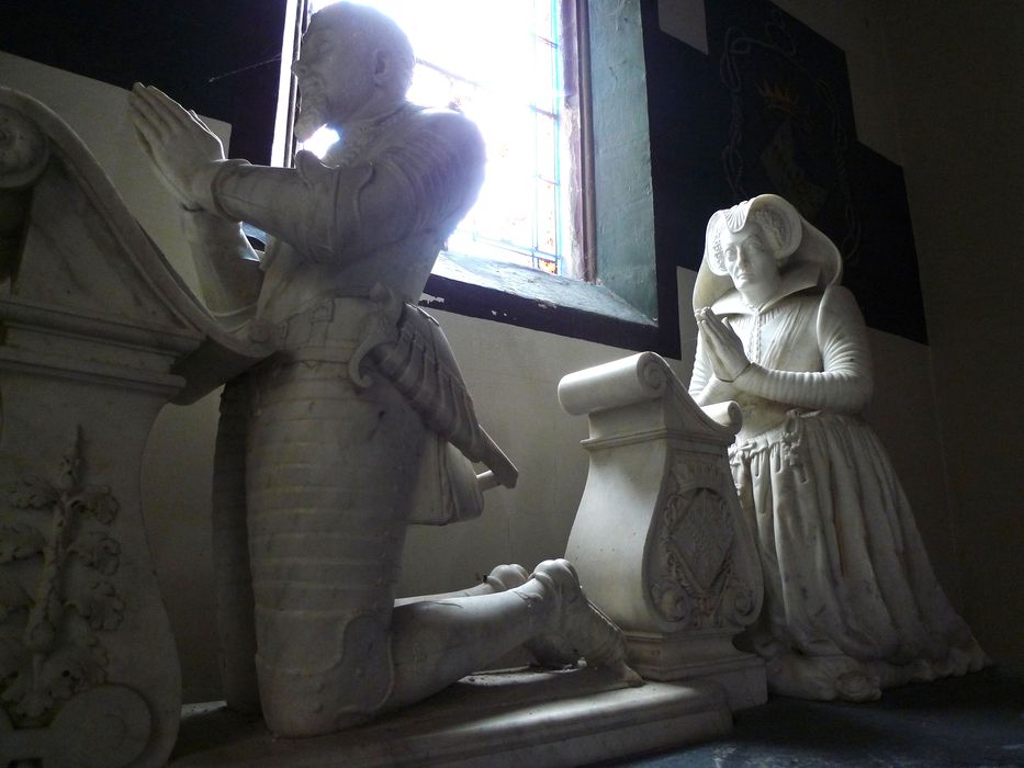 statues (statues funéraires) : René du Bellay et Marie du Bellay - © Ministère de la Culture (France), Direction Régionale des Affaires Culturelles du Centre-Val de Loire, tous droits réservés