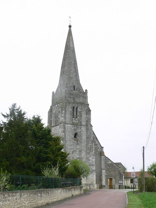 Eglise Saint-Hilaire : Façade occidentale, vue partielle