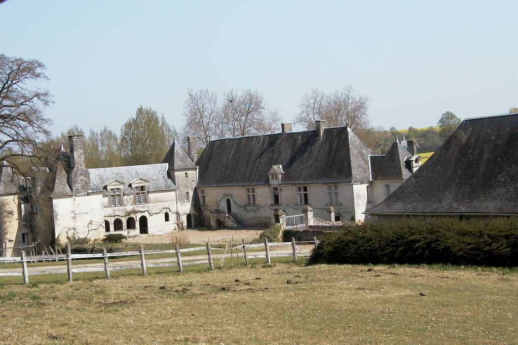 Manoir de Vaudésir : Vue générale du manoir dans son environnement