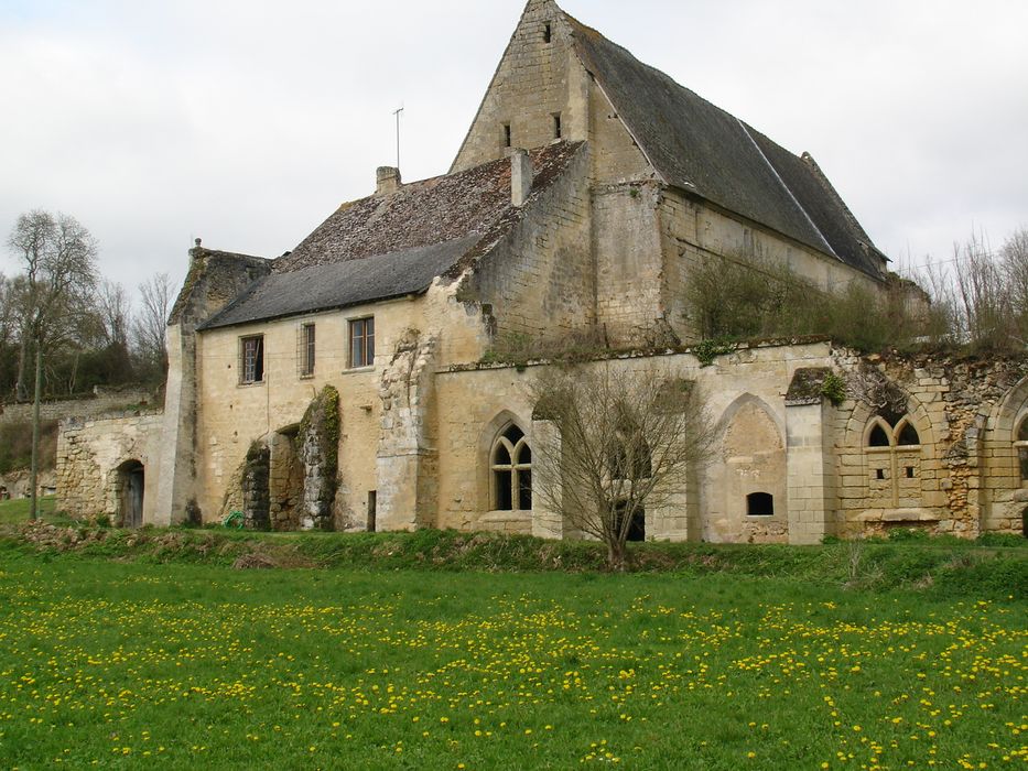 Ancienne abbaye cistercienne Notre-Dame de la Clarté-Dieu : Ancien cloître, vue partielle