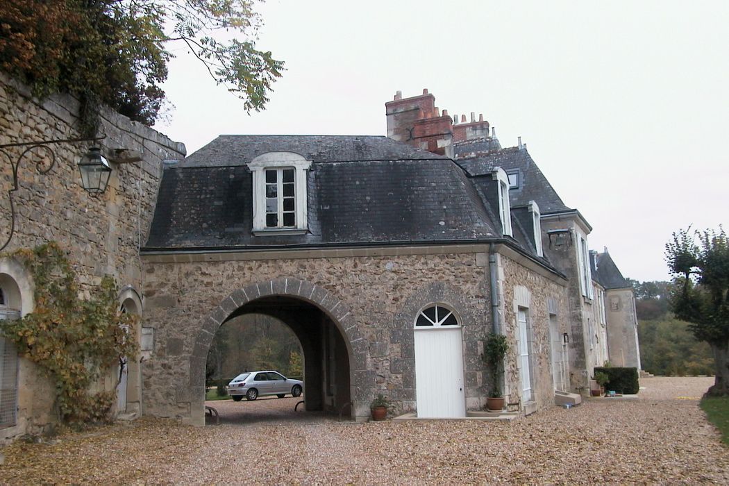 Château d'Hodebert : Angle nord-ouest, passage vers les jardins est, vue générale