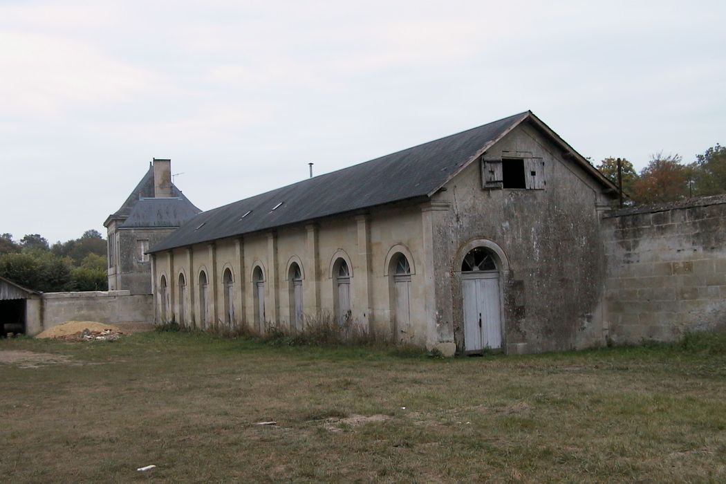 Château d'Hodebert : Communs, vue générale