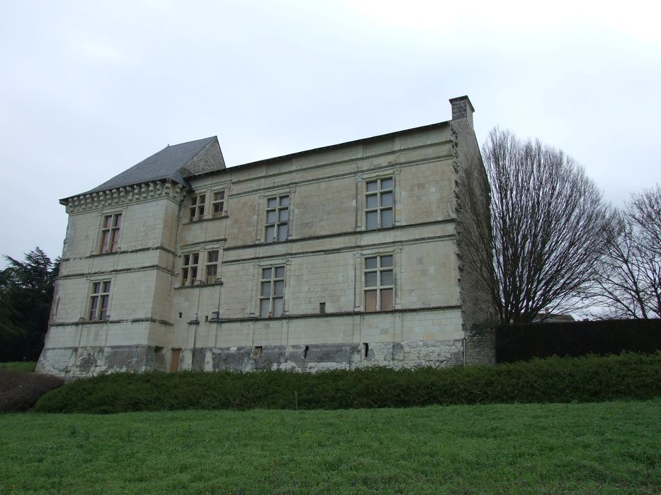 Château : Façade sud-est, vue générale