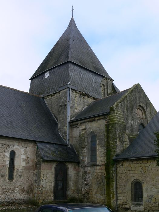 Eglise  Saint-Etienne : Façade latérale sud, vue partielle