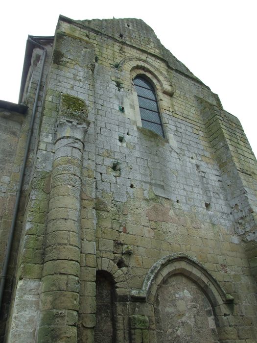 Eglise Saint-Etienne : Façade latérale nord, vue partielle