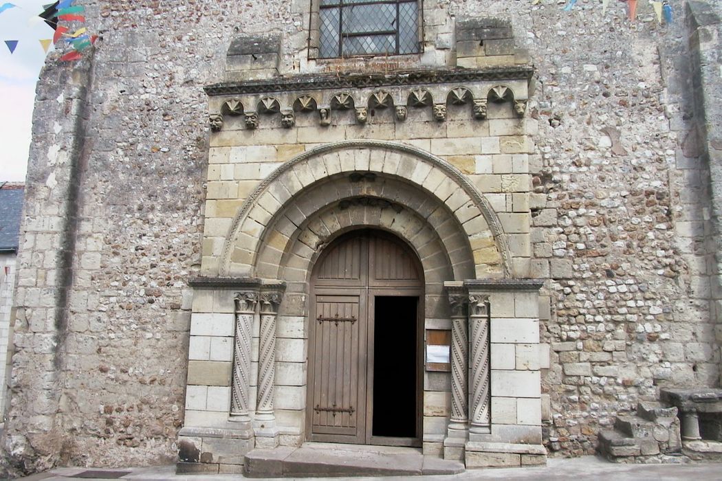 Eglise Saint-Etienne : Portail occidental, vue générale